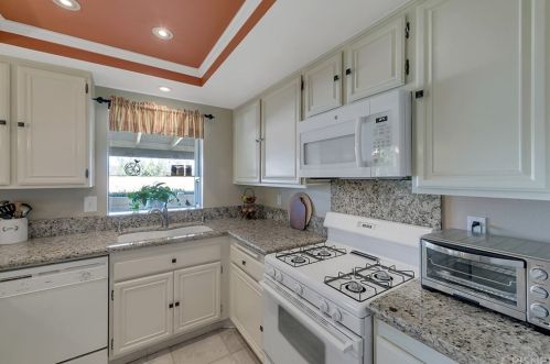 20046 Avenue Of The Oaks, Santa Clarita CA  91321-1361 exterior
