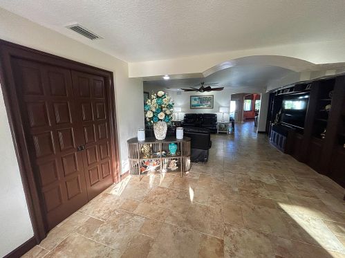 3 Cedar St, Daytona Beach FL  32127-6416 exterior
