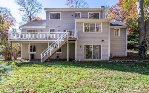 527 Scofieldtown Rd, Stamford, CT 06903-3300