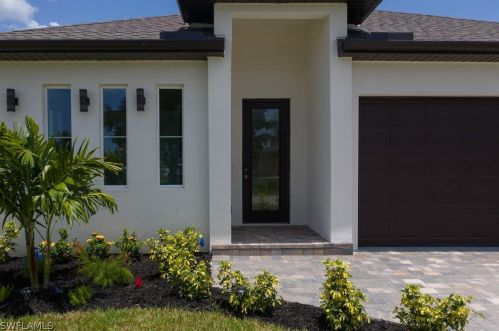 1027 10th Pl, Cape Coral, FL 33909-1441
