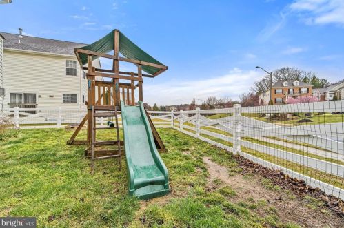 8168 Gilroy Dr, Lorton VA 22079-2936 exterior