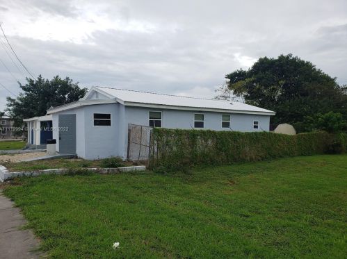 274 Adams Pl, Pahokee FL  33476-2123 exterior
