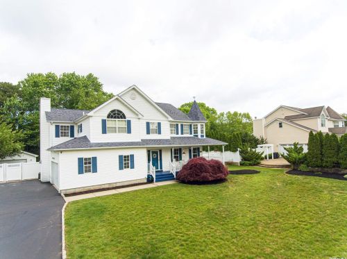9 Domino Way, South Setauket, NY 11720-2887