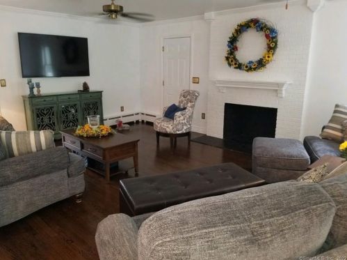 6 Jeremy Dr, East Lyme CT  06333-1544 exterior