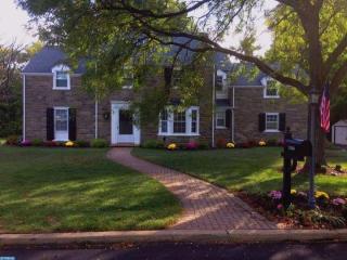 1334 Fairacres Rd, Meadowbrook, PA 19046-2914