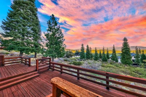 13289 Ski Slope Way, Truckee CA  96161-7082 exterior