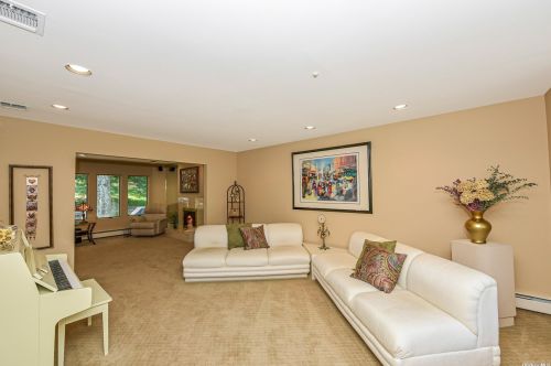 80 Stonehurst Ln, Huntington Station NY  11746-7934 exterior