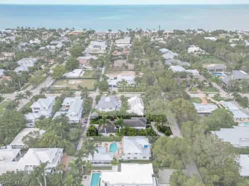 336 1st Ave, Naples FL  34102-5905 exterior