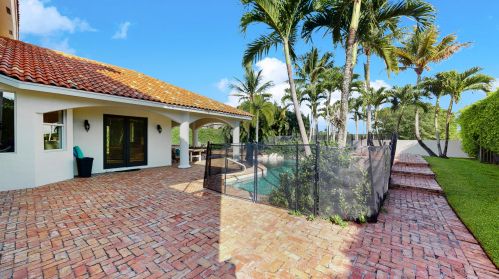 2400 Newbury Ct, West Palm Beach FL  33414-7736 exterior