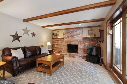 1199 Crestwood Dr, Pottstown PA 19464-2931 exterior