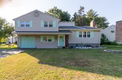 221 Woodland Ave, Bloomfield CT  06002-1357 exterior