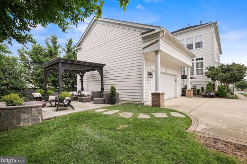 9012 Virginia Ter, Lorton VA  22079-3251 exterior