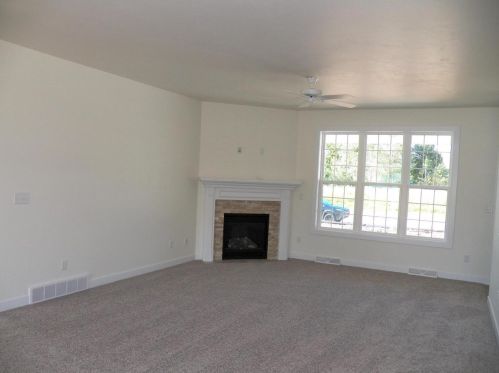 3442 Paula St, Green Bay, WI 54311-6143