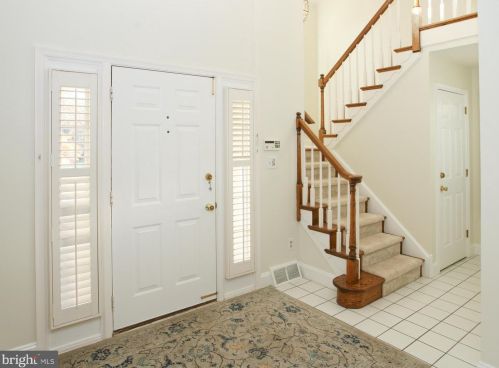 100 Ponds Ln, Wilmington, DE 19807-2129