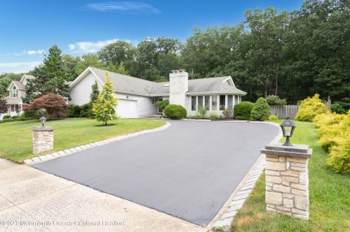 45 Cedar St, Tinton Falls, NJ 07701-1358