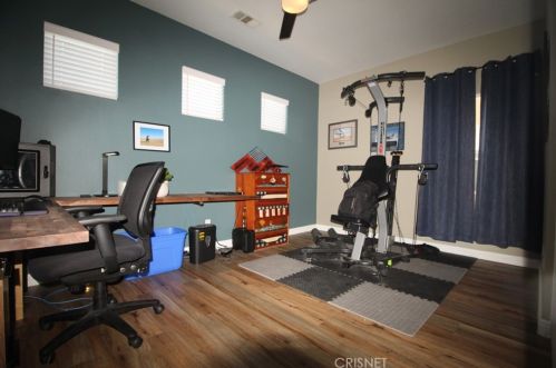 5823 Spice St, Lancaster CA  93536-2348 exterior