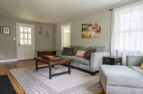 22 Glendale Cir, Stamford, CT 06906-1211