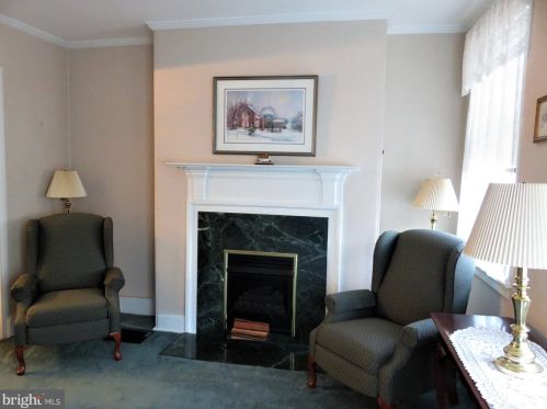 128 3rd St, New Castle, DE 19720-4537