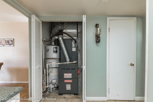 41 Kingsley Way, East Freehold NJ  07728-1675 exterior