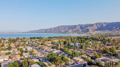 31768 Via Cordova, Lake Elsinore CA  92530-7961 exterior