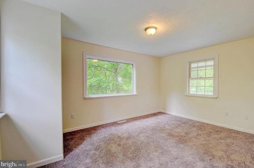 34 King David Dr, Linden VA  22642-6323 exterior