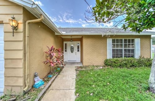 7964 Putnam Cir, New Port Richey, FL 34655-2741