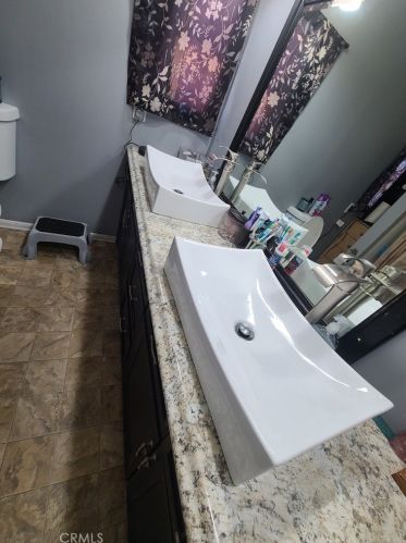 6665 Long Beach Blvd, Long Beach CA  90805-2032 exterior