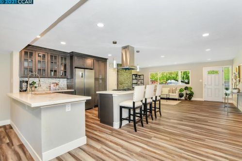 1704 Greer Ave, Concord CA  94521-2244 exterior