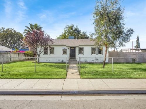 2420 11th St, Fresno, CA 93725-1419