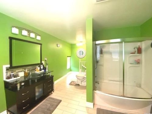 29 Jamaica Ave, Wheatley Heights NY  11798-3027 exterior