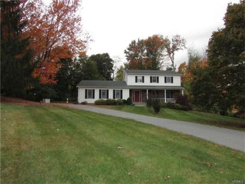 19 Warren Ct, Cornwall, NY 12518-2147