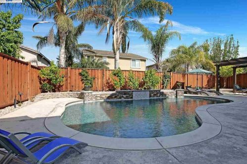 30 Matisse Ct, Oakley CA  94561-1777 exterior