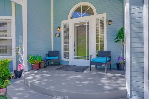 28101 Vista View Dr, Santa Clarita CA  91351-5710 exterior