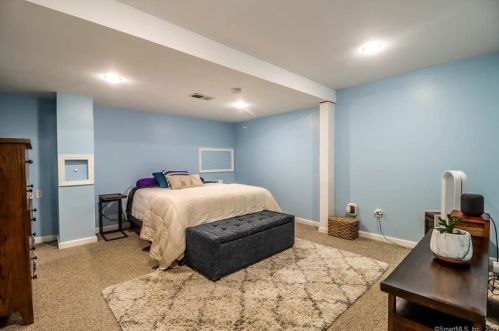 4 Pond View Dr, Brookfield Center CT  06804-3427 exterior