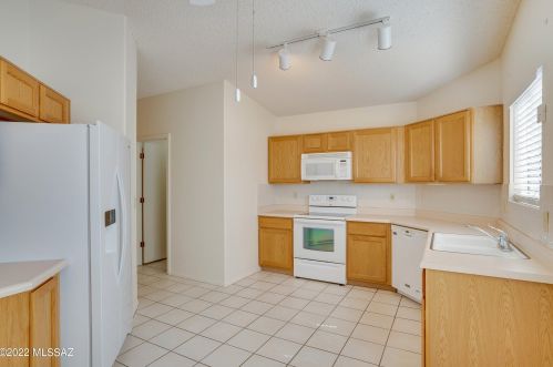 8756 Eagle Creek Dr, Tucson AZ  85730-5709 exterior