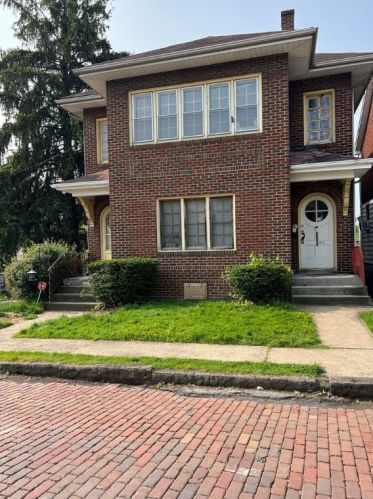 3220 Grover St, Mckeesport, PA 15132-5455