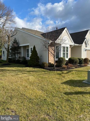 729 Cascade Dr, Mount Laurel, NJ 08054-4967