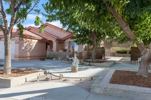 1746 Avenue, Lancaster, CA 93534-7401
