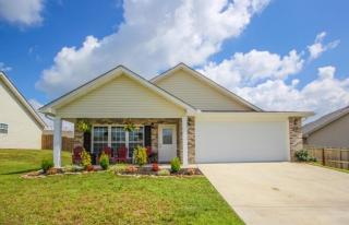 1010 Ruscello Dr, Maryville, TN 37801-9345