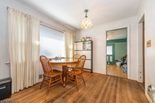 21 Sedgefield Dr, Greystone Park, NJ 07950-3032