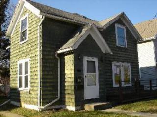 2164 16th St, Akron, OH 44314-2340