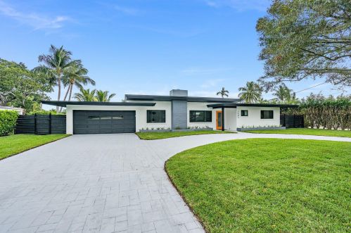 7404 Pine Tree Ln, West Palm Beach, FL 33406-6821