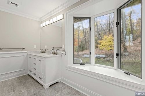 37 Tara Ln, Montville Township NJ  07045-9699 exterior