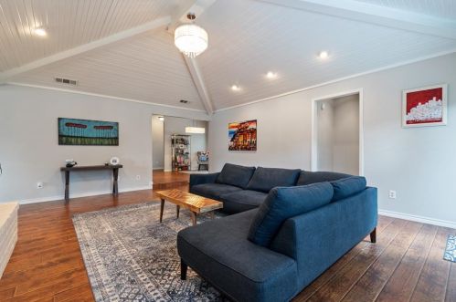 1207 Huntington Dr, Richardson TX  75080-2930 exterior