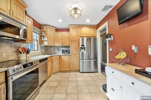 94 Yawpo Ave, Oakland NJ  07436-2718 exterior