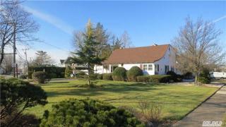 2816 Rockaway Ave, Rockville Centre, NY 11572-1017