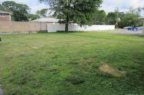 14 Elmview Cir, Waterbury CT  06708-4562 exterior