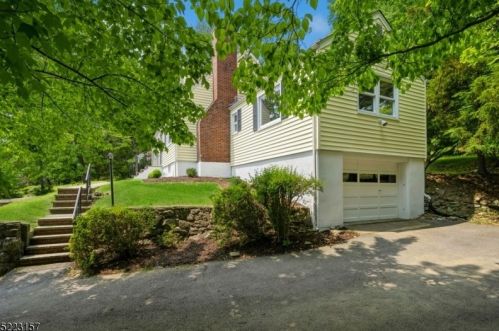 27 Dogwood Rd, Greystone Park NJ  07950-1918 exterior