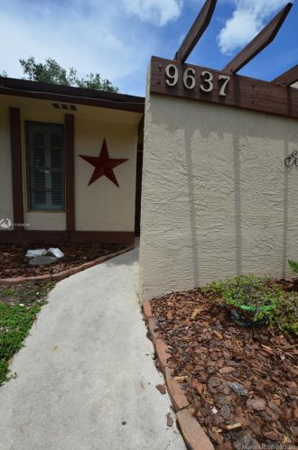 9637 16th St, Hollywood, FL 33024-4468
