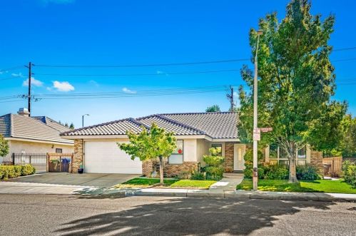 3840 Spice St, Lancaster, CA 93536-6335